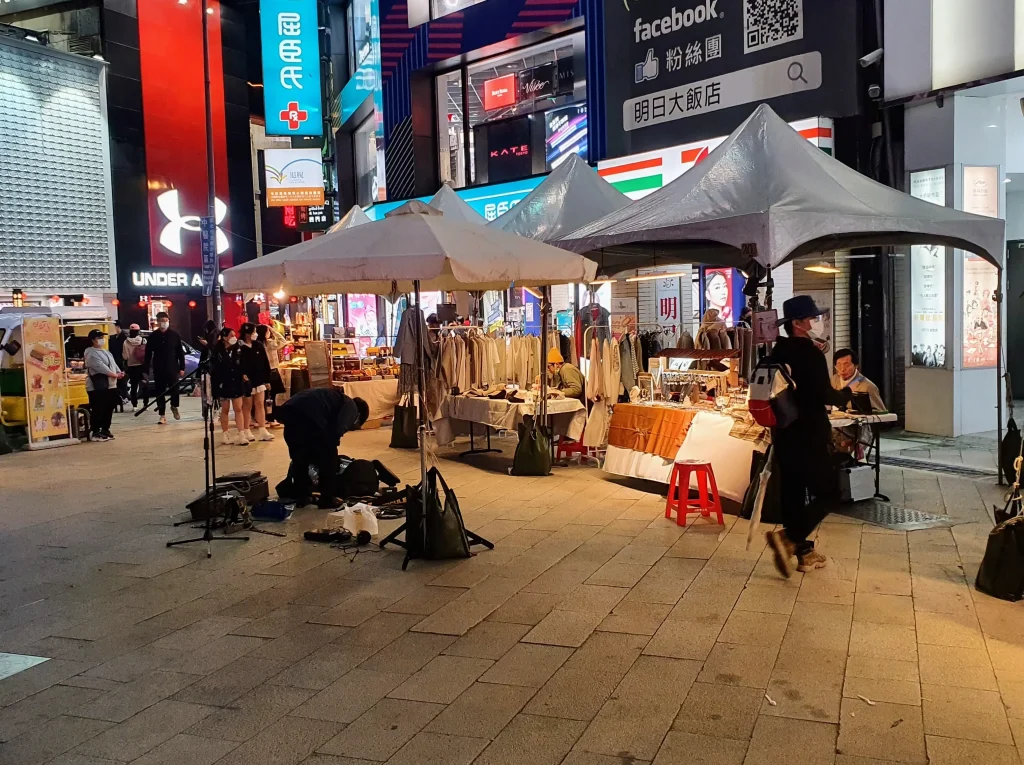 street vendors, ximending, taipei, taiwan