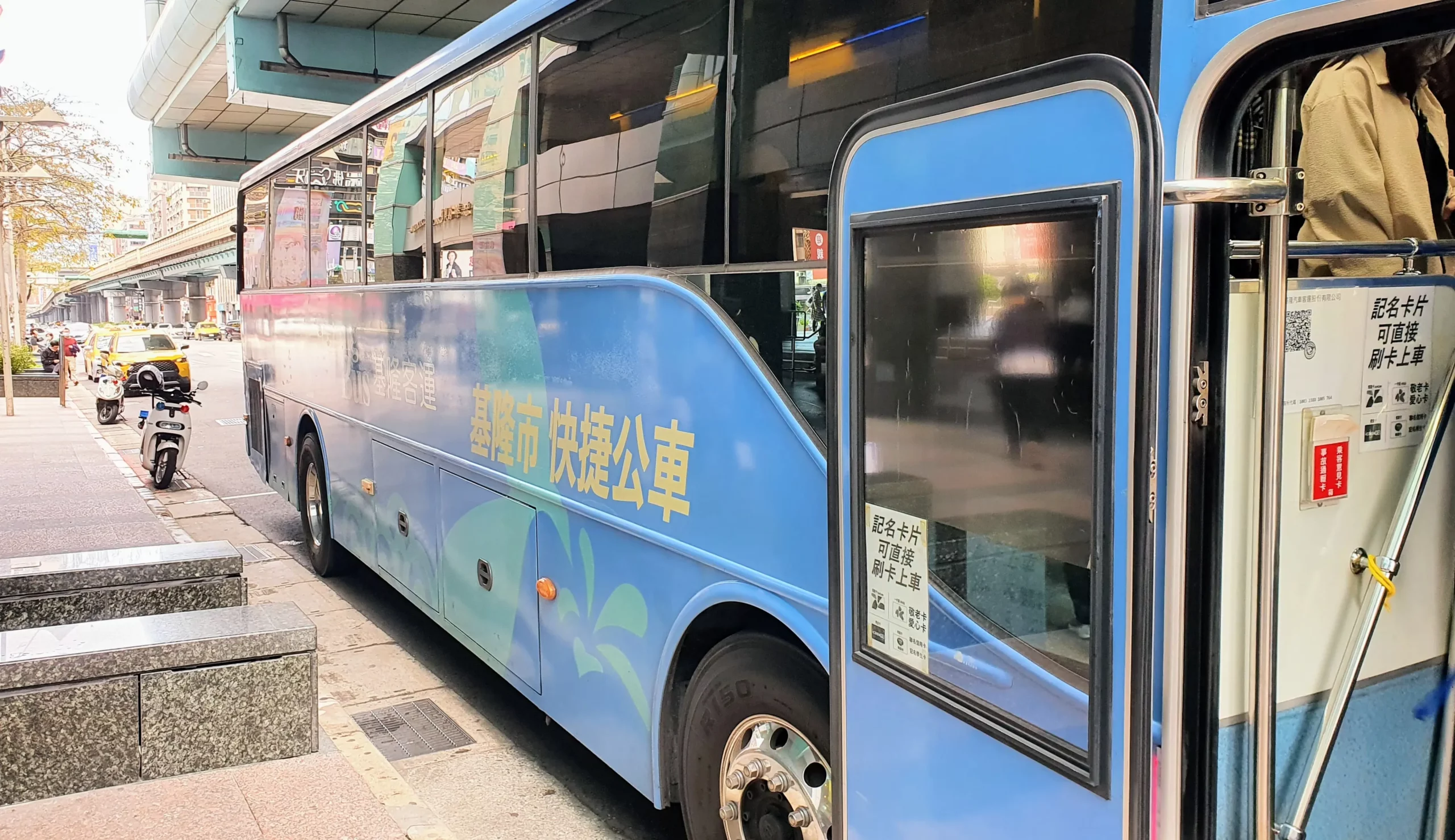 bus that goes from Taipei to Jiufen